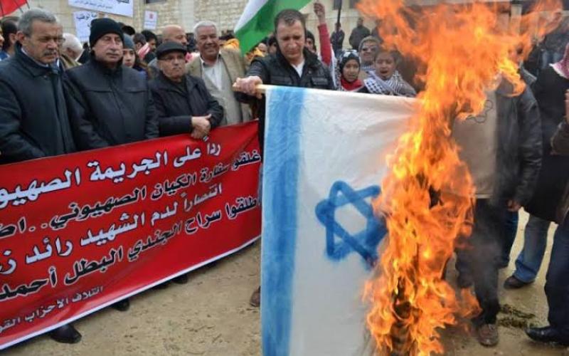 إحراق العلم الإسرائيلي أمام السفارة