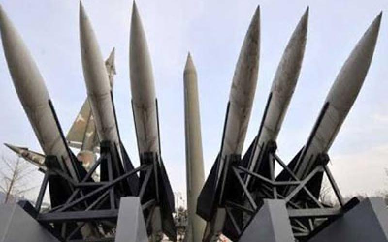وكالة: كوريا الشمالية تطلق عشرة صواريخ قصيرة المدى
