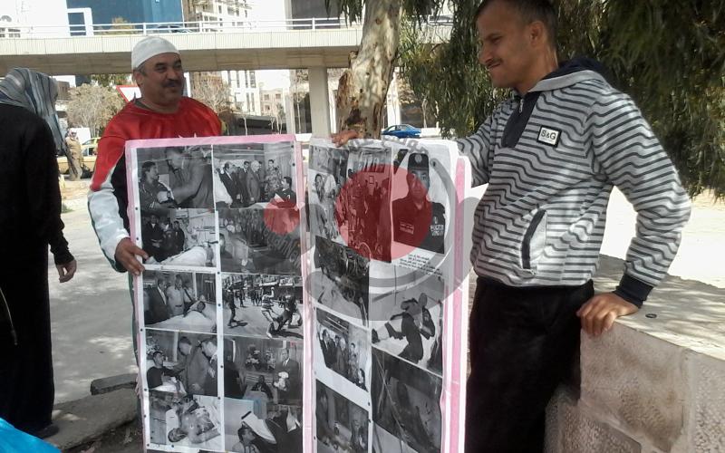 "مؤيدو النظام" يرفعون صور جرحى الأمن على الداخلية - صور