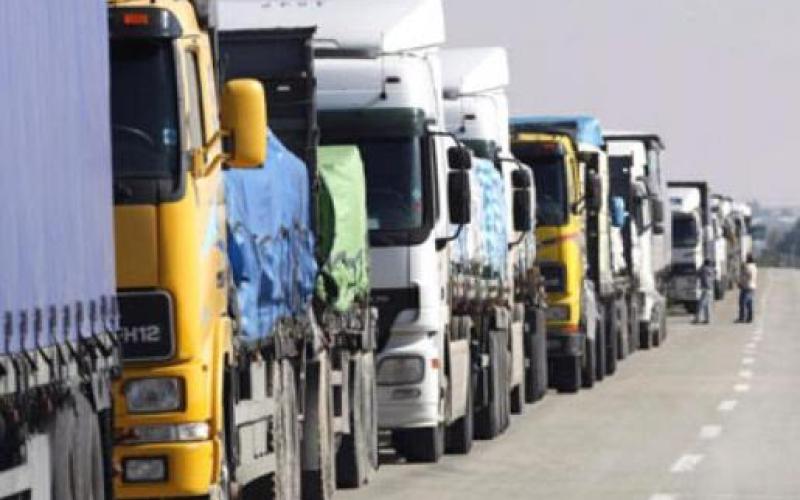 بغداد تسمح بدخول شاحنات الخضار الأردنية وتمنع شاحنات البضائع
