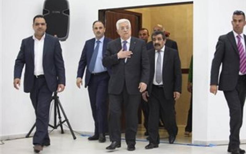 عباس يلوح بالاستقالة