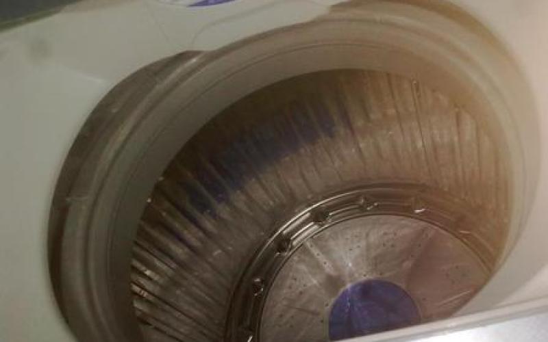 انقاذ طفل علق في حوض غسالة بالمفرق