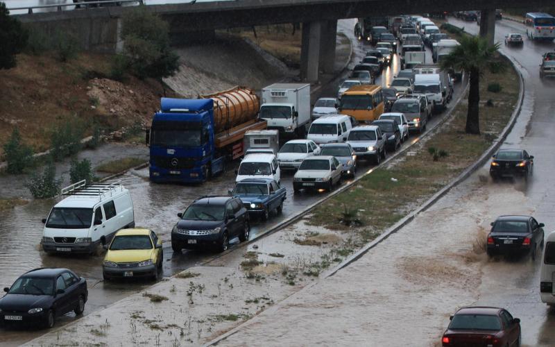 الأمطار تتسبب بأزمة في شوارع عمّان - تصوير: سهم الربابعة 