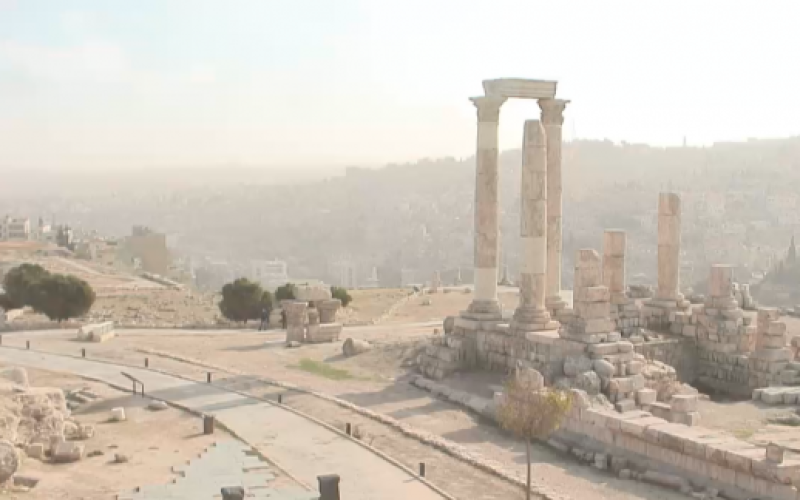 رياح نشطة مثيرة للغبار بعد ظهر اليوم