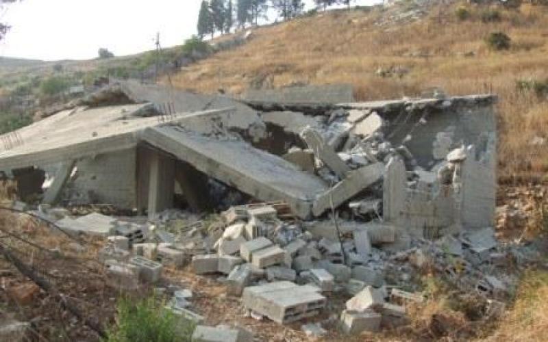 الرصيفة: مواطنون يحتجون على هدم بيوت اقيمت على أرض خزينة 