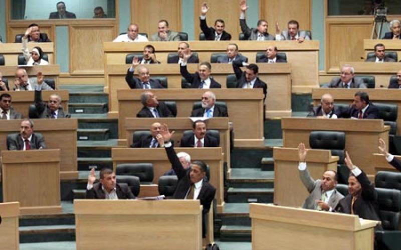 النواب يحيلون قانون الأحزاب إلى لجنة مشتركة