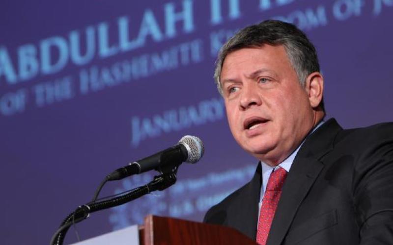 في خدمة من يختاره