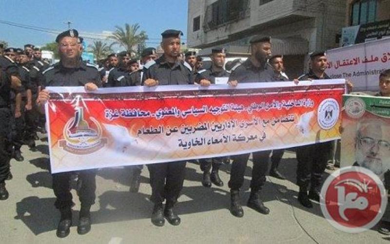 غزة: مسير عسكري تضامنا مع الأسرى