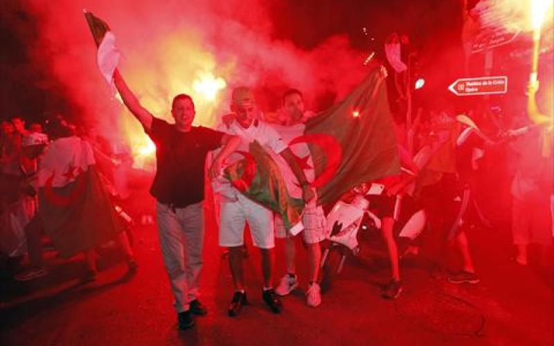 مقتل مشجعين وجرح 31 باحتفالات الجزائر