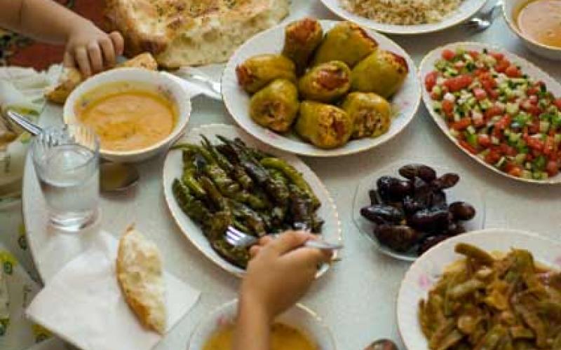 "طعمة رمضان" مظهر حي للتكافل والتراحم في الزرقاء