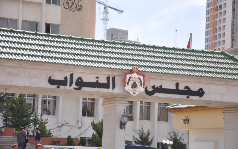 "الحريات النيابية" تطالب بالافراج عن معتقلي مخيم مادبا- فيديو