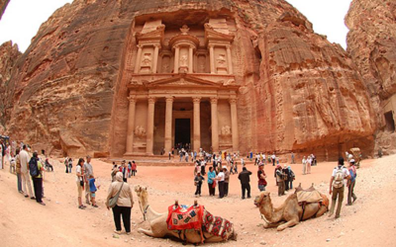  2.3 مليار دولار عائدات قطاع السياحة