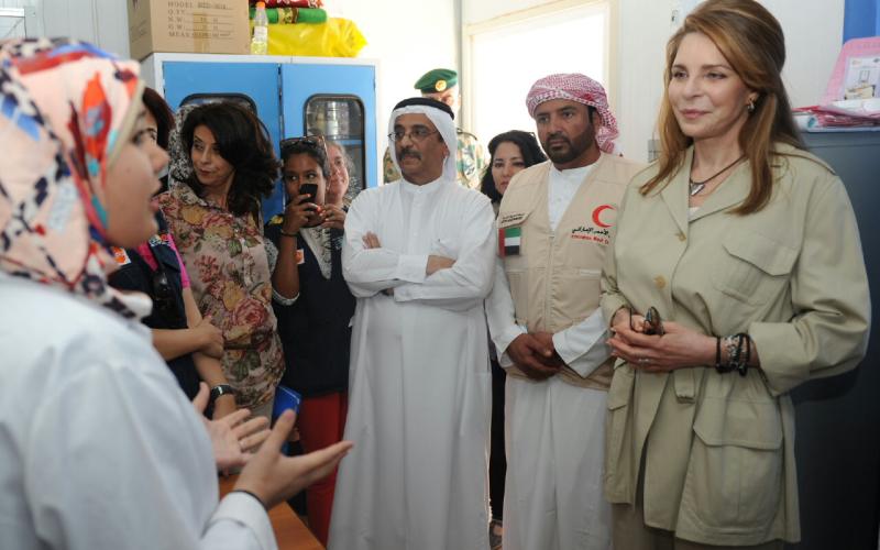 الملكة نور الحسين تزور مخيم "مريجيب الفهود"