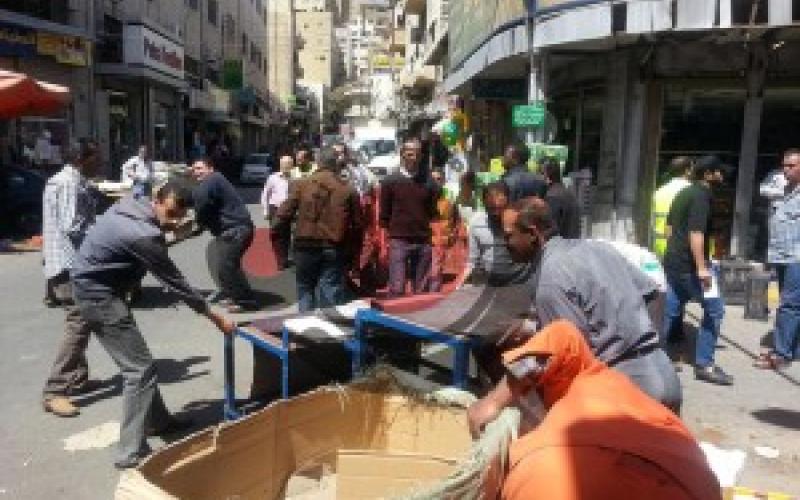 استمرار إزالة البسطات.. وفقدان السيطرة ليلة العيد