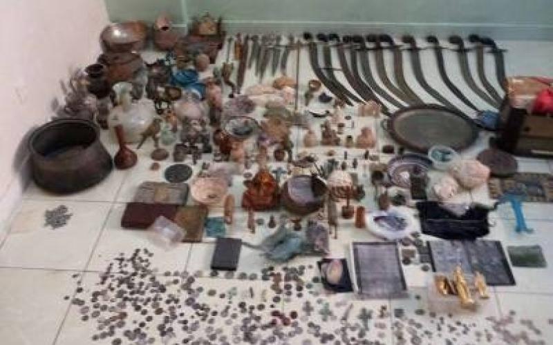 ضبط كميات كبيرة من الآثار في منزل مواطن بجرش