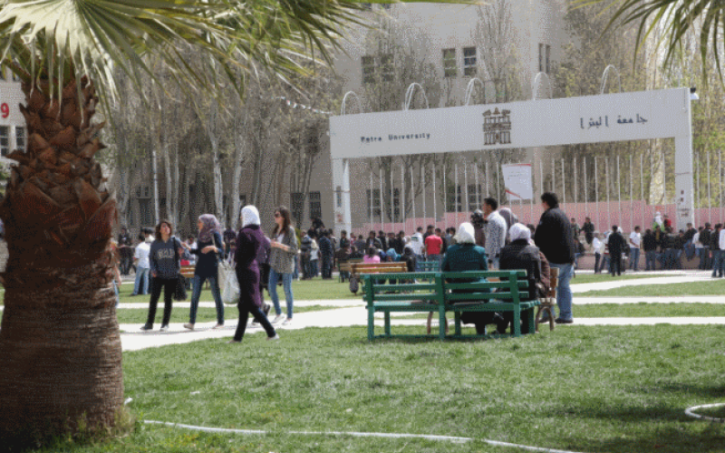 200 الف طالب يبدأون العام الدراسي الجامعي غداً 