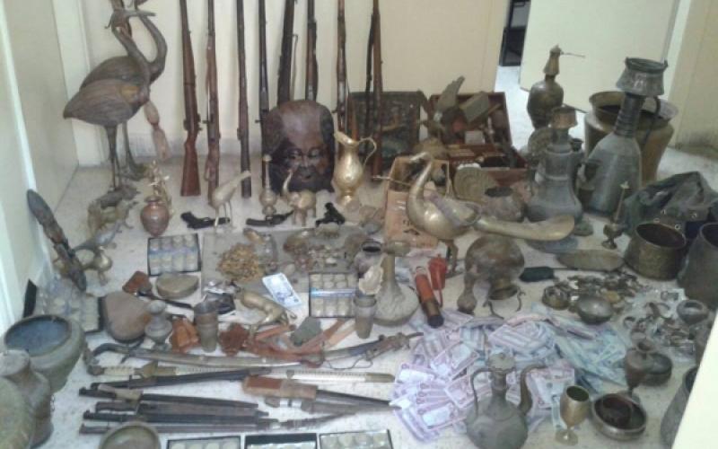ضبط كمية كبيرة من الاثار والاسلحة في جرش