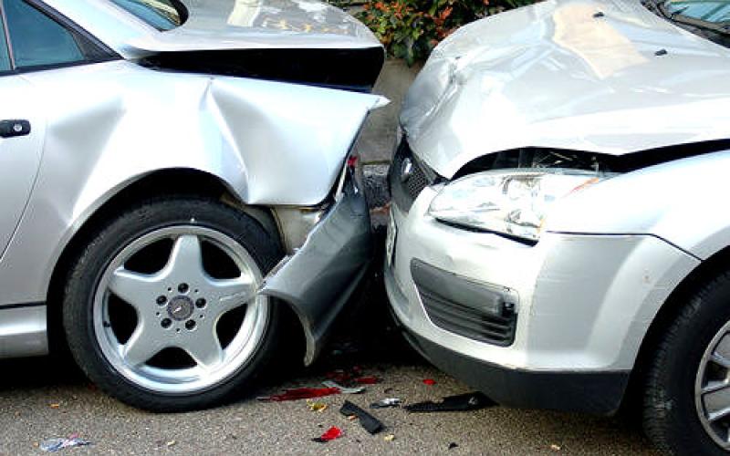 الزرقاء: وفاتان وإصابتان في حادث تصادم