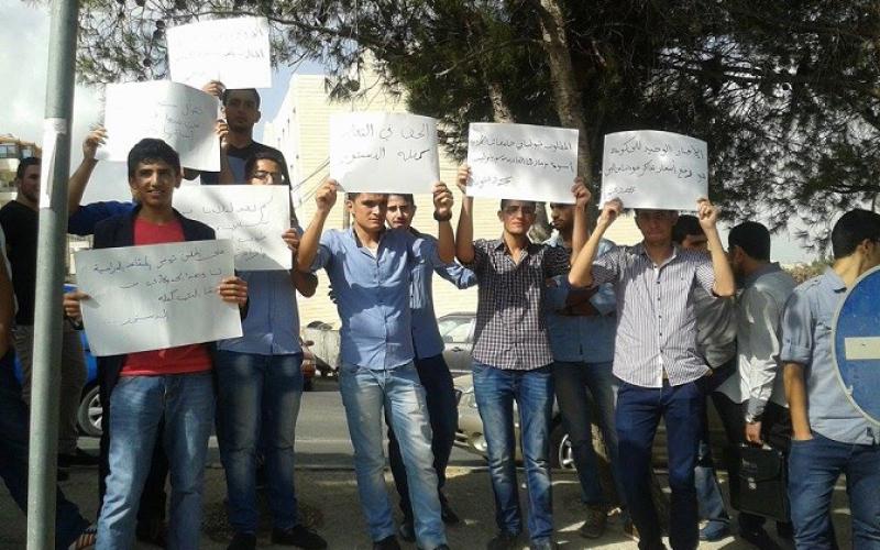 الطلبة العائدون من اليمن يهددون بالعودة الى جامعاتهم باليمن