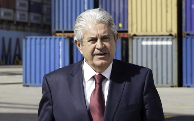 محادين يهدد بفصل 40 موظفا من ميناء الحاويات في العقبة 