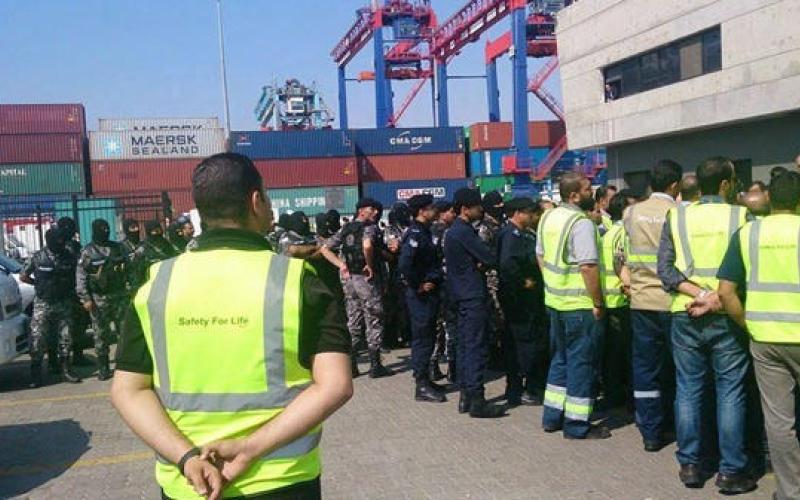 عمال الميناء: مطالبنا قائمة وإحالتها للمحكمة العمالية