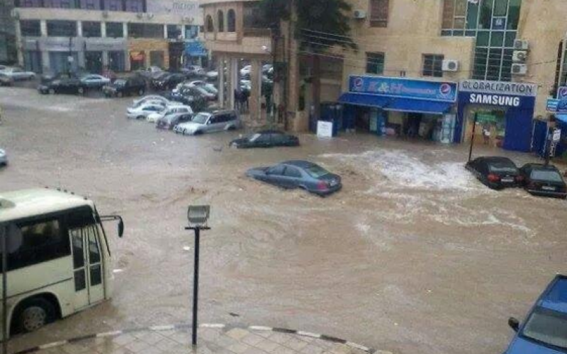 أمطار عمّان تغلق عدداً من الشوارع - مواقع التواصل 
