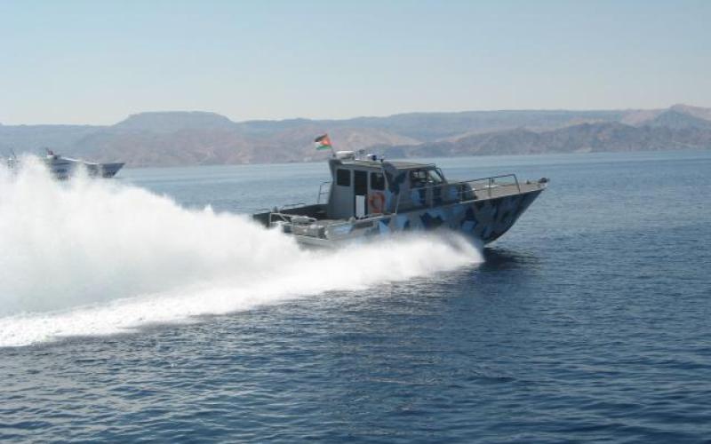 العقبة: ضبط زورق على متنه أسلحة ومخدرات 