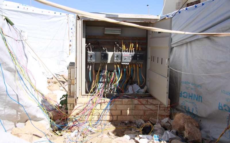 الانقطاع المستمر للكهرباء في "الزعتري" يضر قاطنيه