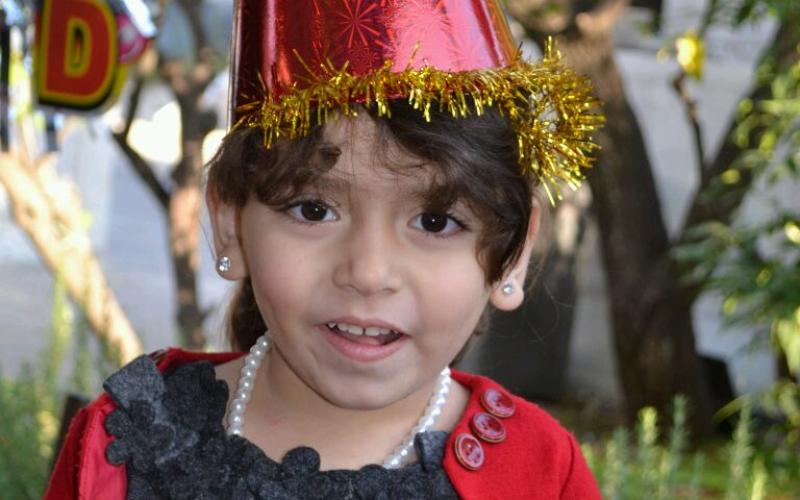 ميس الريم طفلة سورية تحتفل بيوم ميلادها في جمعية المستقبل الزاهر