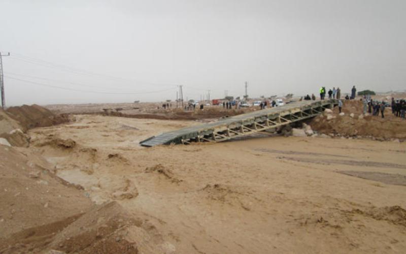 إربد: انقاذ مركبتين حاصرتهما مياه الأمطار 