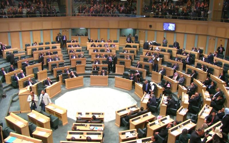 "النزاهة والشفافية النيابية" توصي بالحد من تدفق اللاجئين السوريين