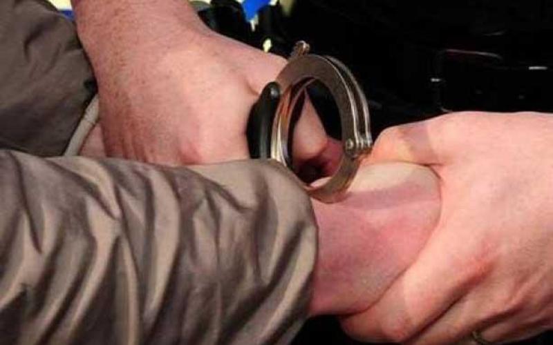 الأمن يقبض على سارق محال ومصانع في سحاب