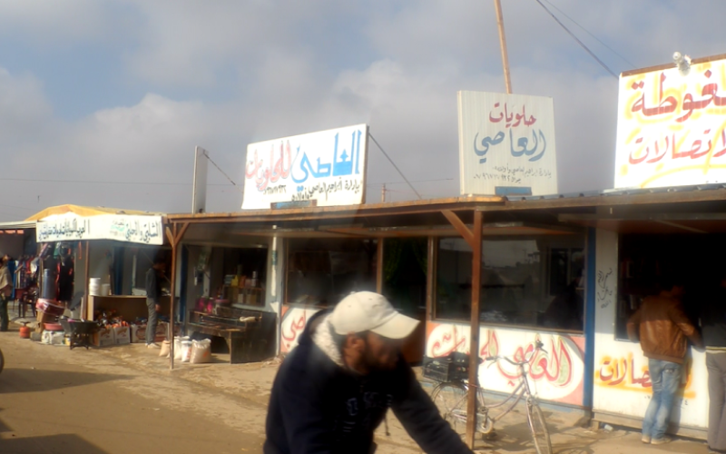 أسماء محلات ومطاعم "الزعتري" تربط اللاجئين بحكاياتهم