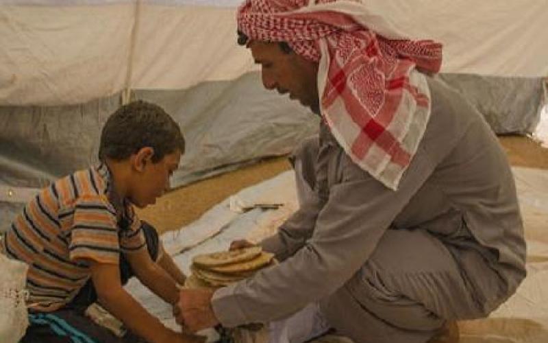 لاجئون مستاؤون من كمية ونوعية الخبز الموزع داخل المخيمات