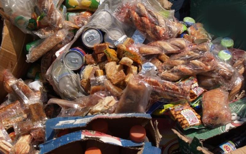 إتلاف طن مواد غذائية منتهية الصلاحية في الزرقاء