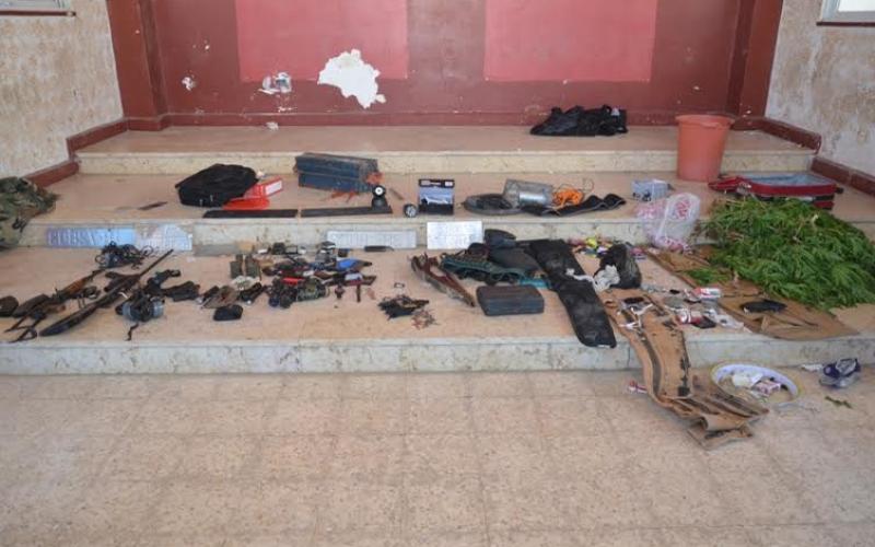 القبض على 18 بجرائم أسلحة ومخدرات