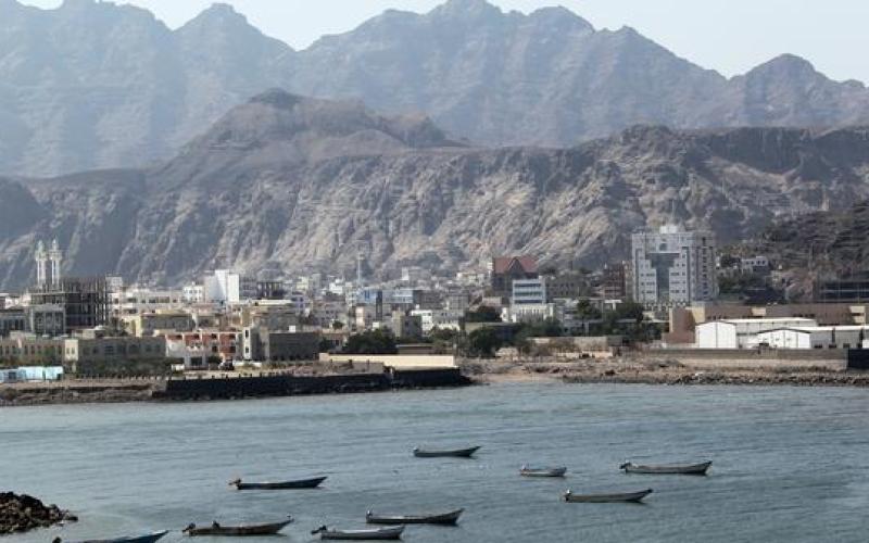 أنباء عن إنزال بري على ميناء عدن