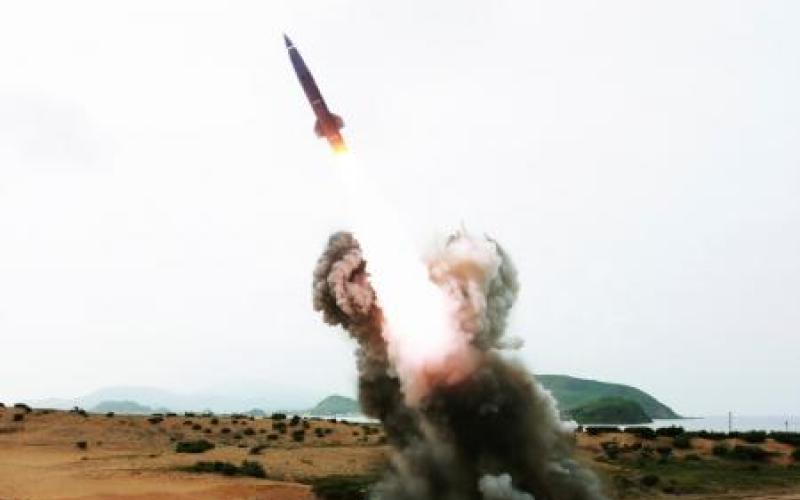 كوريا الشمالية تطلق صاروخين في البحر أثناء زيارة وزير الدفاع الامريكي للمنطقة