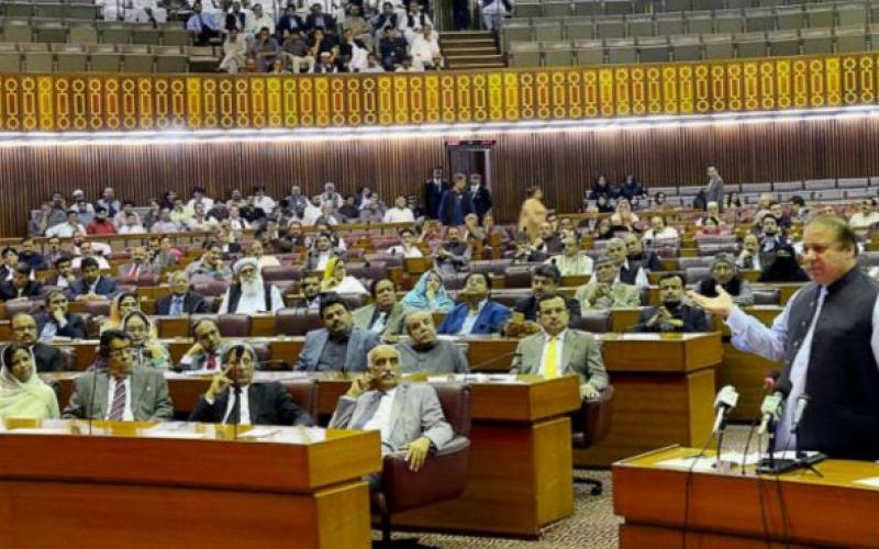 البرلمان الباكستاني يصوّت بعدم التدخل مع " عاصفة الحزم"
