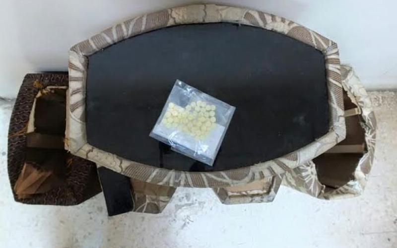 القبض على شخصين بتهمة تهريب مخدرات