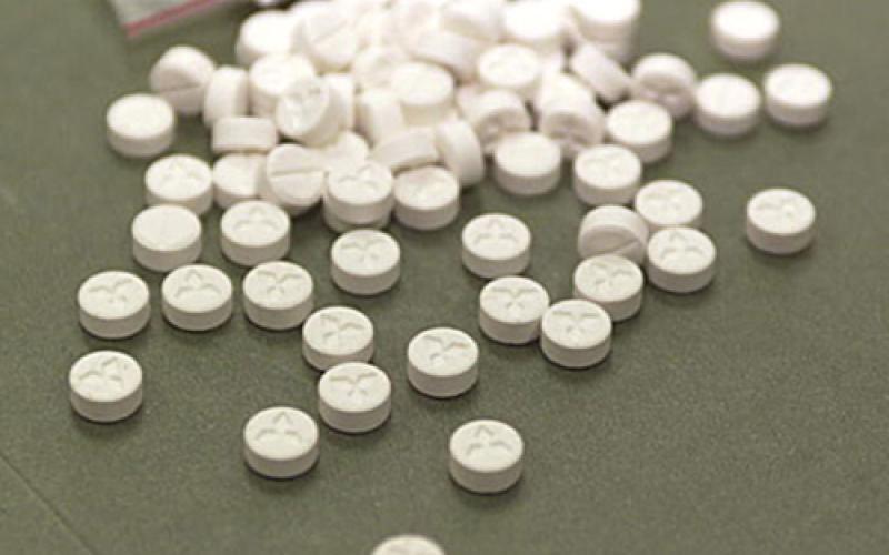 منع تهريب مخدرات بمعلبات فارغة إلى الخارج