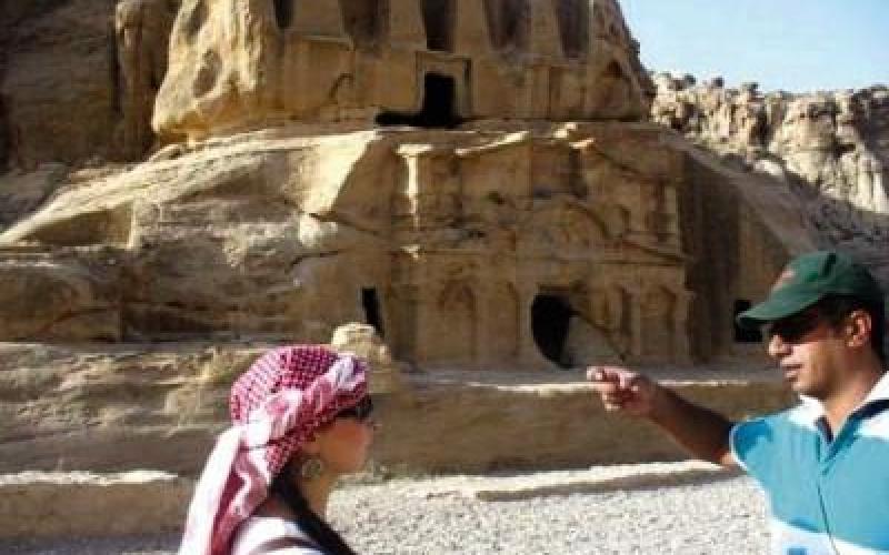 وقفة للأدلاء السياحيين أمام رئاسة الوزراء