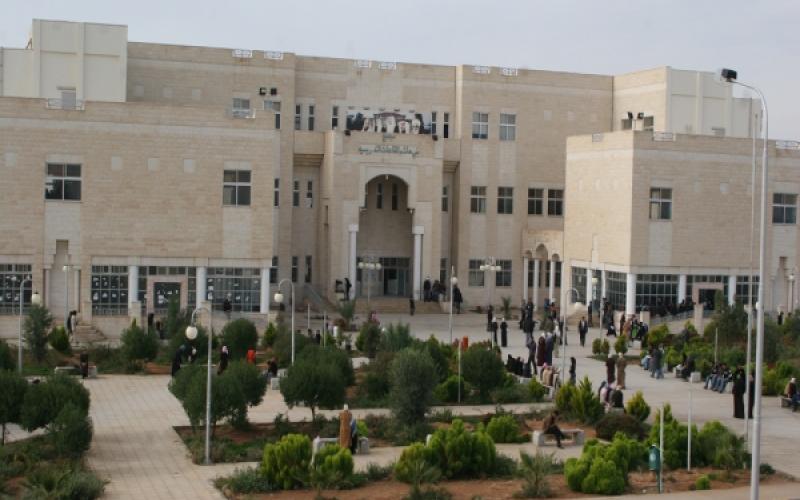 "المحكمة الإدارية" تلغي قرار "آل البيت" بفصل طالب