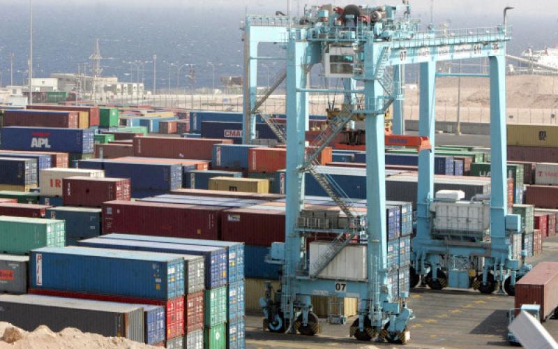 انخفاض قيمة الصادرات الكلية 12.1 % في الثلث الأول من 2015