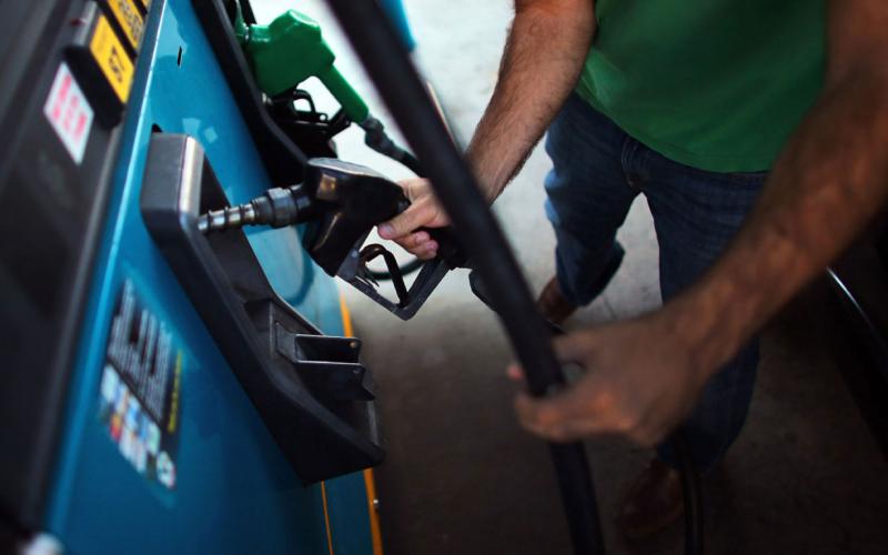 تخفيض سعر اسطوانة الغاز وتثبيت البنزين