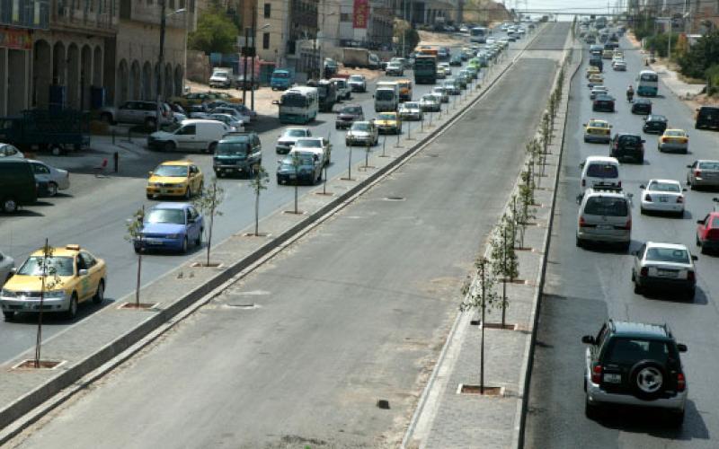 اغلاق شارع الأميرة بسمة لتنفيذ مشروع الباص السريع