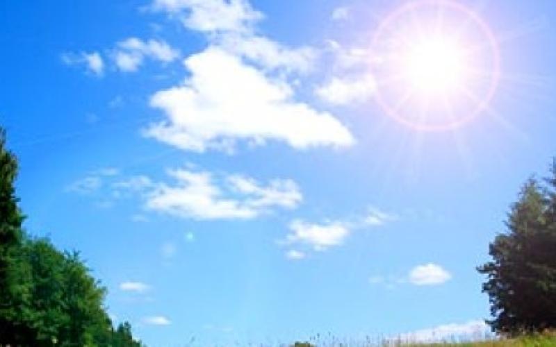 طقس معتدل وانخفاض طفيف غدا