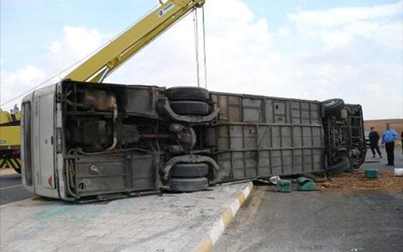 إصابة 33 طالباً بتدهور حافلة لنقل طلاب "الهاشميّة"