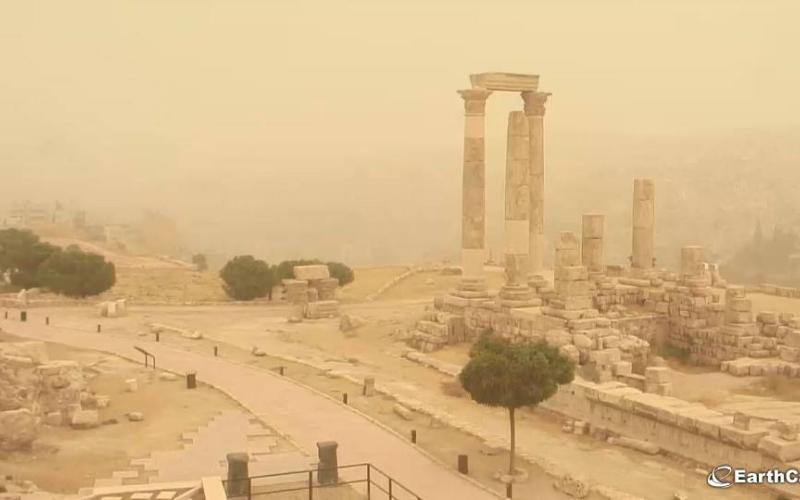 طقس مغبر وحار الاربعاء والخميس