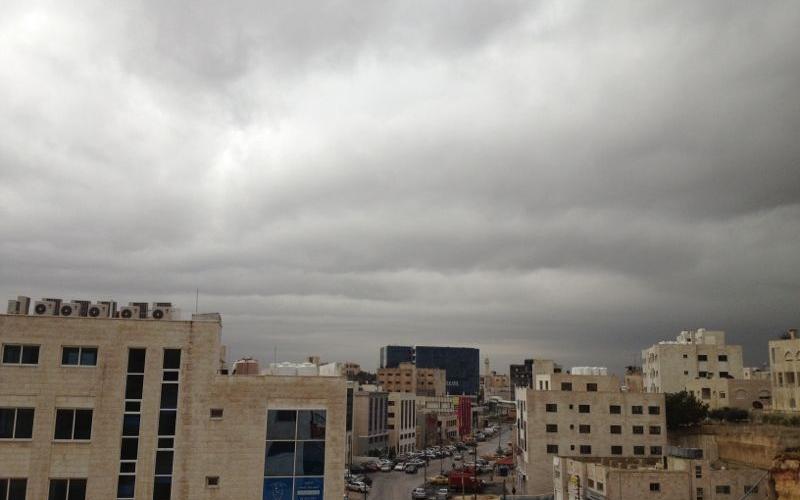 طقس حار وزخات مطر مصحوبة بالرعد